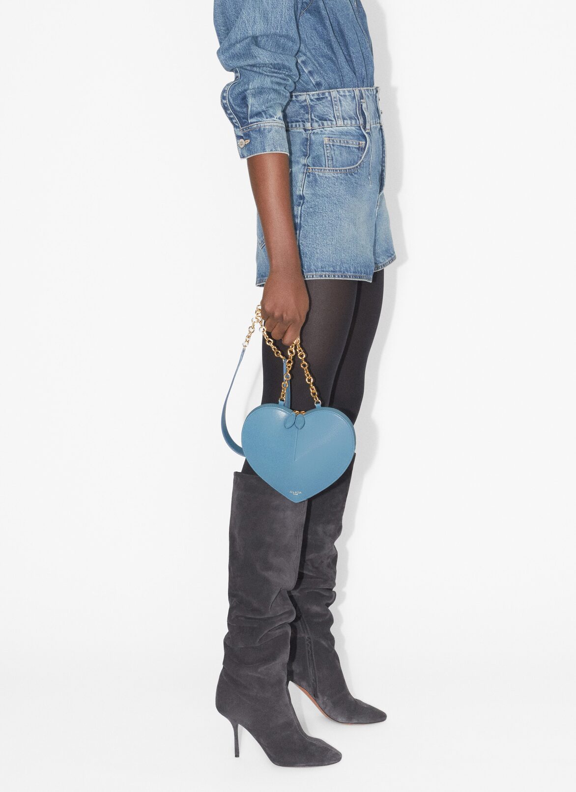 Le Cœur with chain bag in goatskin ALAÏA BLUE LE CŒUR WITH CHAIN BAG IN GOATSKIN